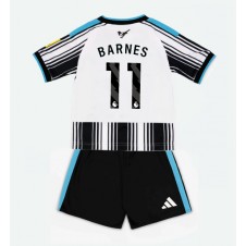 Newcastle United Harvey Barnes #11 Hemmaställ Barn 2026-27 Korta ärmar (+ Korta byxor)